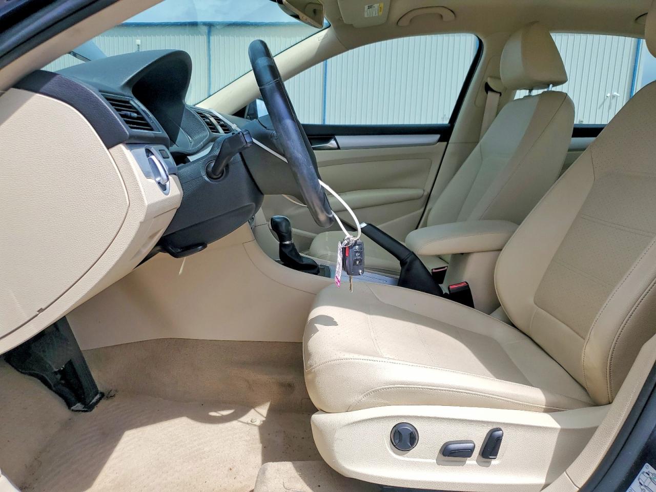 2012 VOLKSWAGEN PASSAT SE photo 13