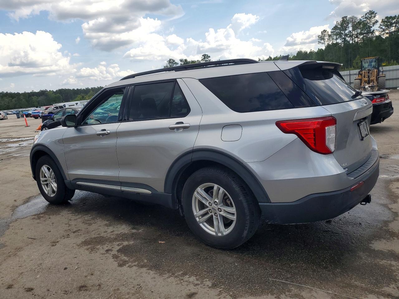 2021 FORD EXPLORER XLT photo 3