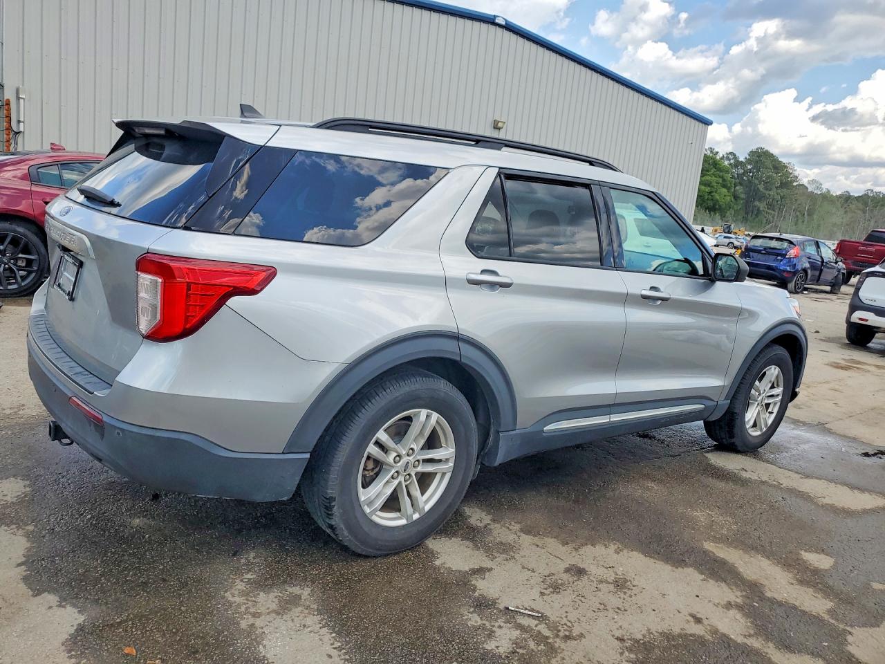 2021 FORD EXPLORER XLT photo 5