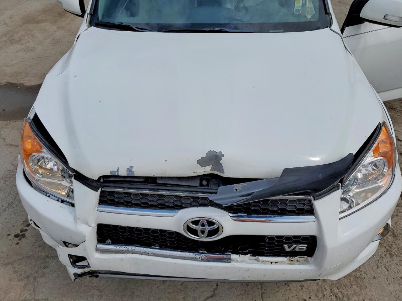 2011 TOYOTA RAV4 LIMITED photo 12