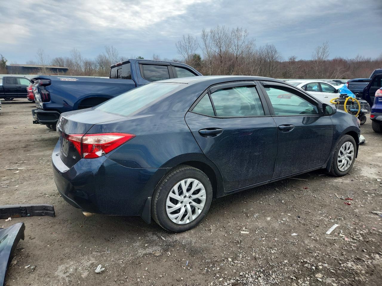 2018 TOYOTA COROLLA LE photo 3