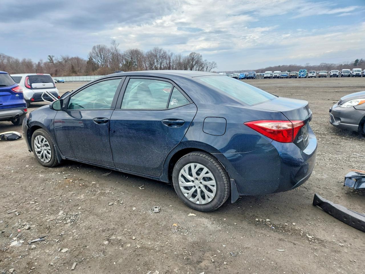 2018 TOYOTA COROLLA LE photo 2