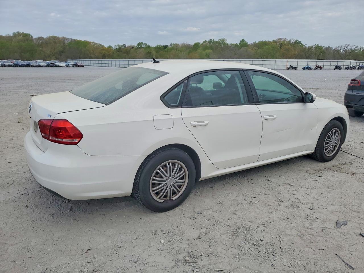 2014 VOLKSWAGEN PASSAT S photo 7