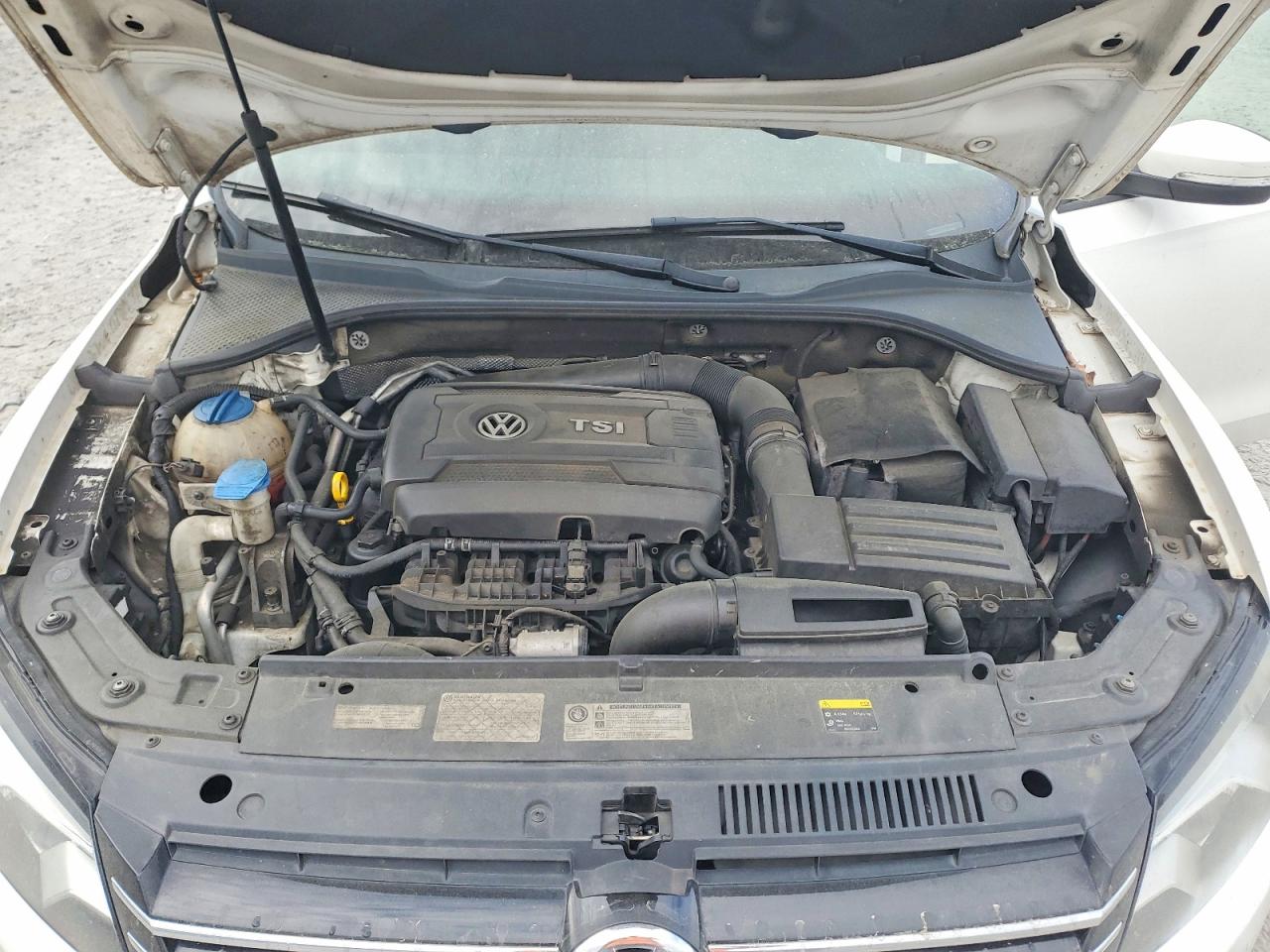 2014 VOLKSWAGEN PASSAT S photo 31