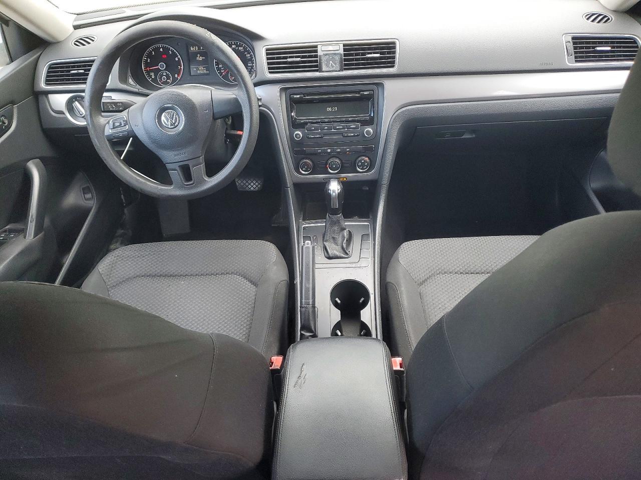 2014 VOLKSWAGEN PASSAT S photo 22