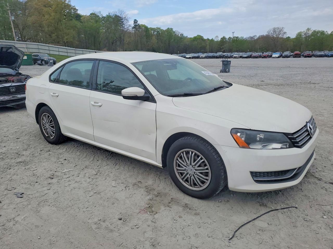 2014 VOLKSWAGEN PASSAT S photo 10