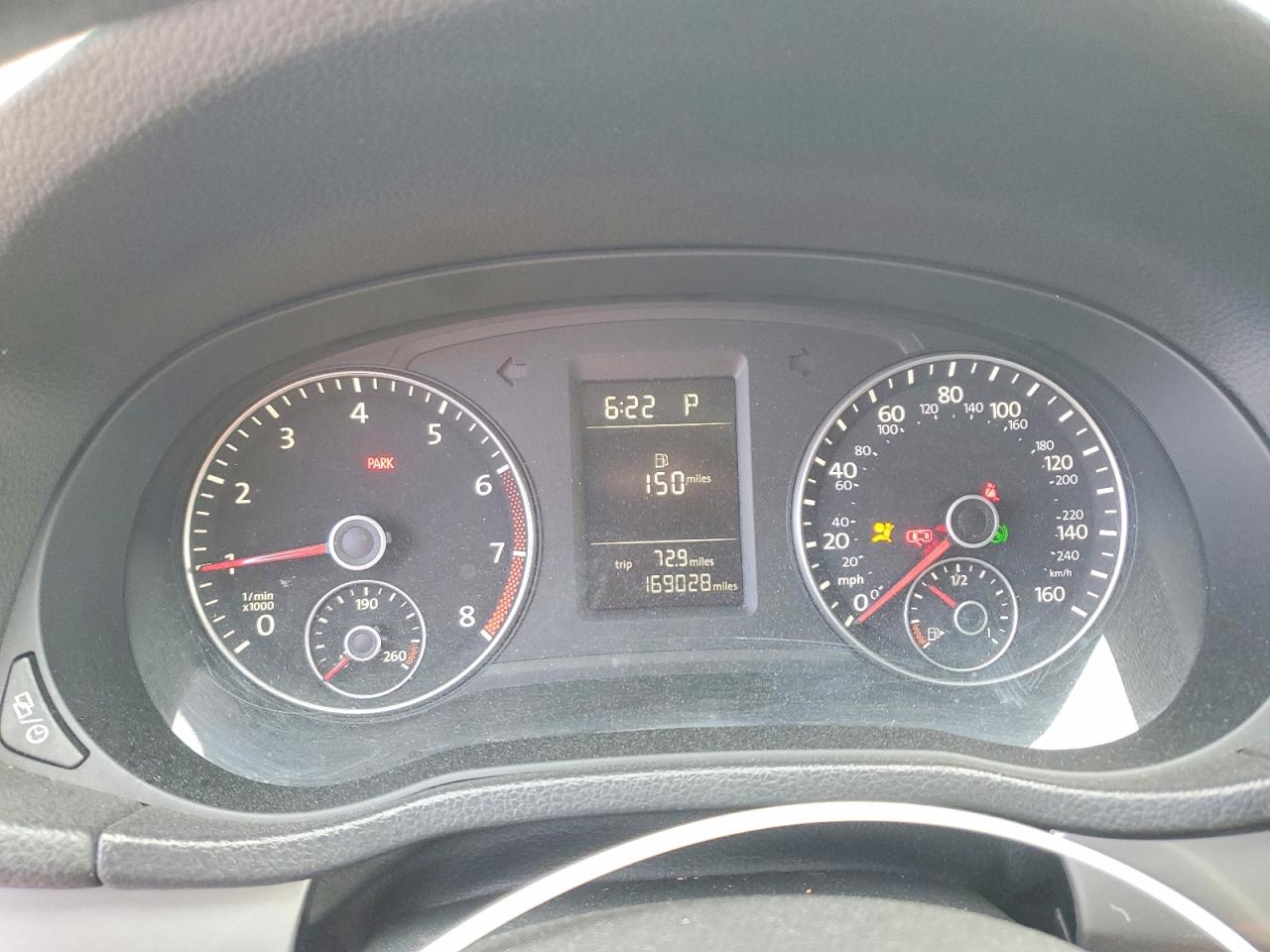 2014 VOLKSWAGEN PASSAT S photo 25