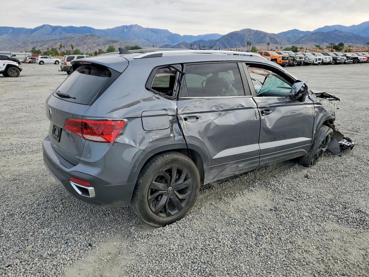 2024 VOLKSWAGEN TAOS SE photo 3