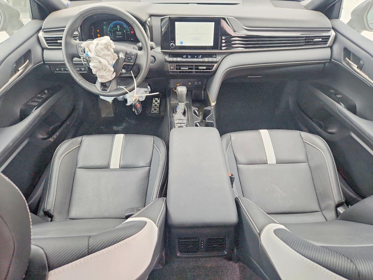 2025 TOYOTA CAMRY SE photo 15