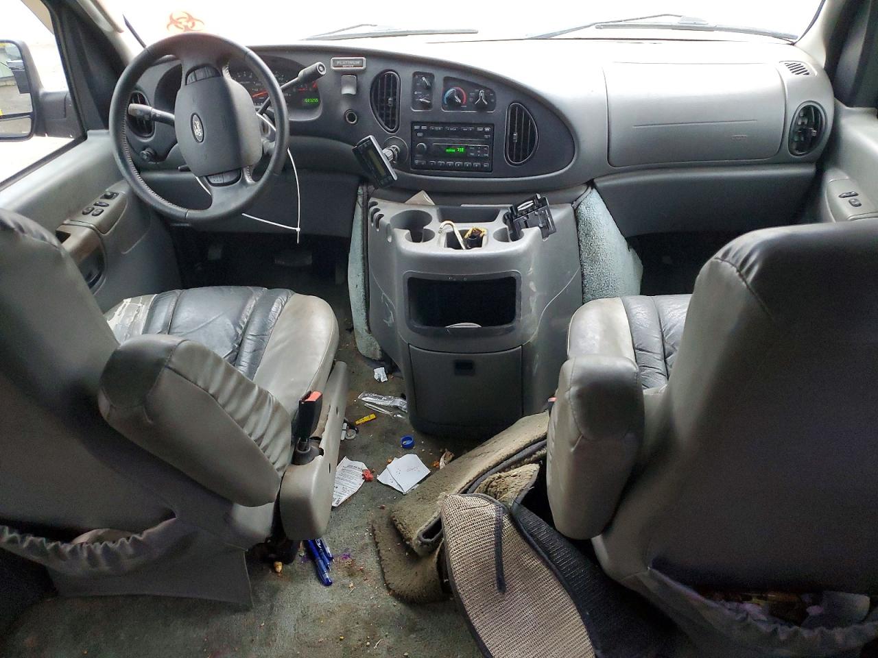 2005 FORD ECONOLINE E150 VAN photo 25