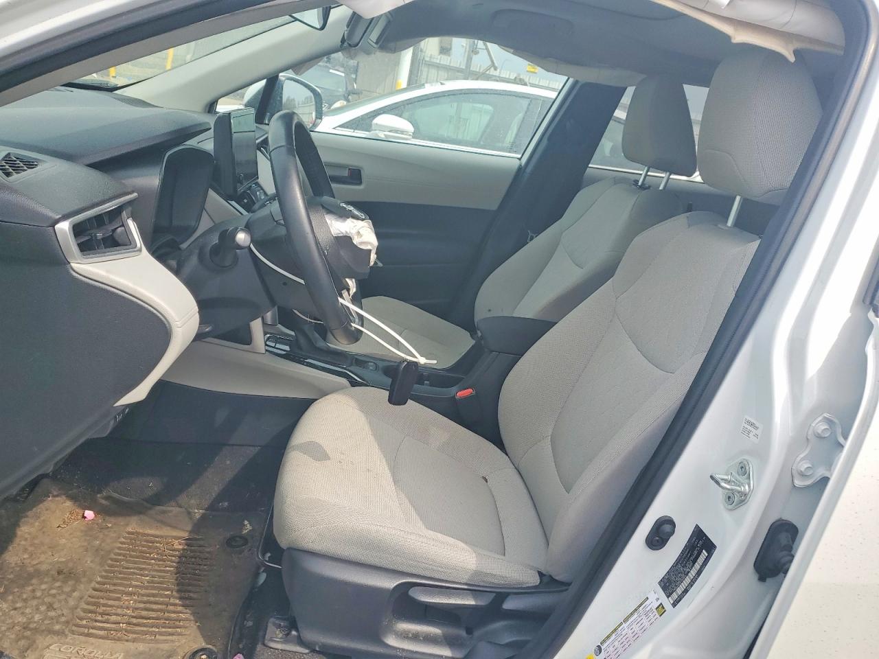 2023 TOYOTA COROLLA CROSS LE photo 13