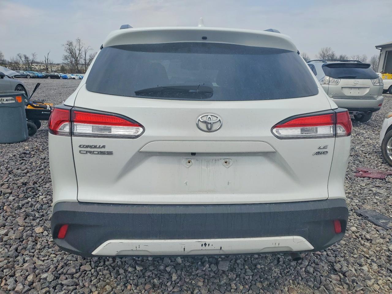 2023 TOYOTA COROLLA CROSS LE photo 11