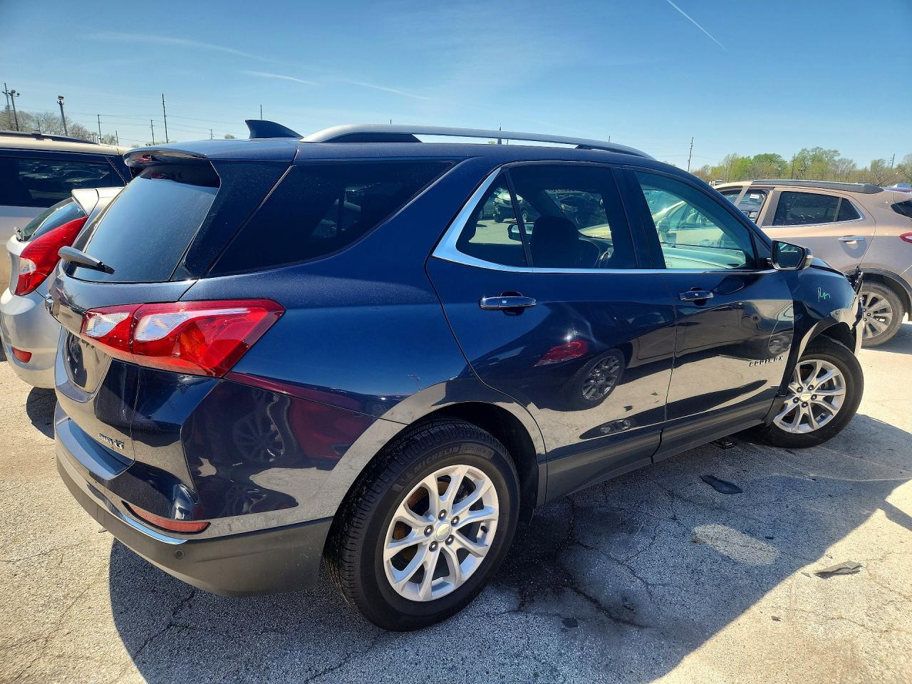 2018 CHEVROLET EQUINOX LT photo 3