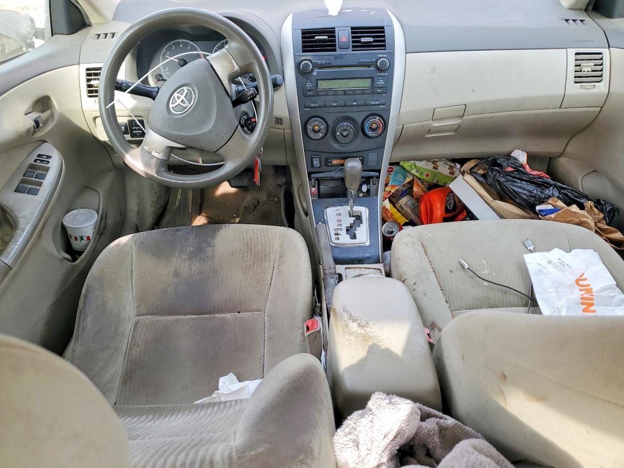 2010 TOYOTA COROLLA LE photo 15