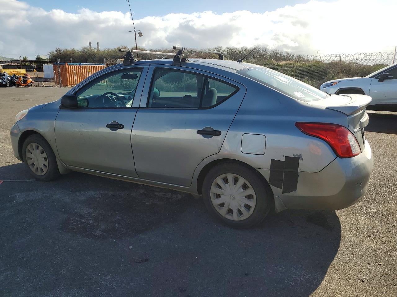 2014 NISSAN VERSA 1.6 S PLUS photo 2