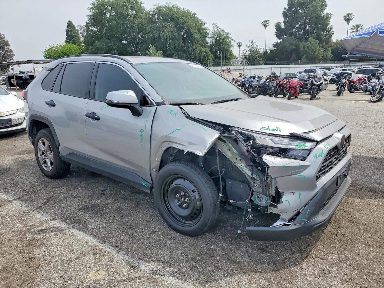 2022 TOYOTA RAV4 XLE photo 7