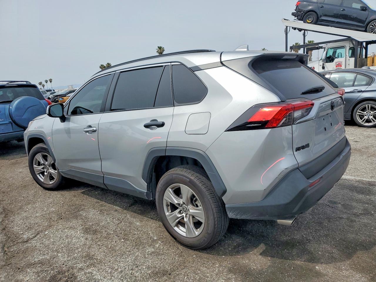 2022 TOYOTA RAV4 XLE photo 3