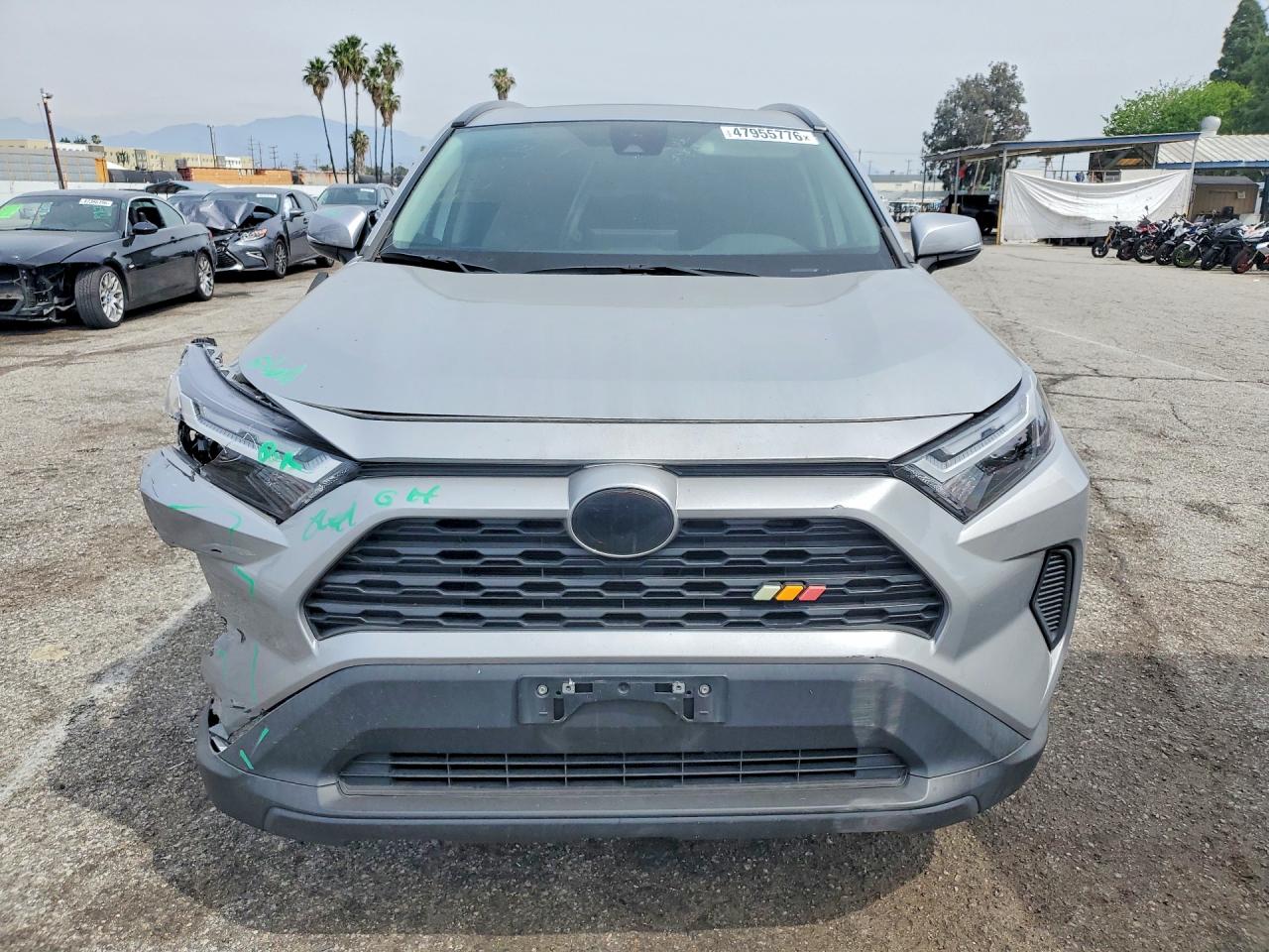 2022 TOYOTA RAV4 XLE photo 9