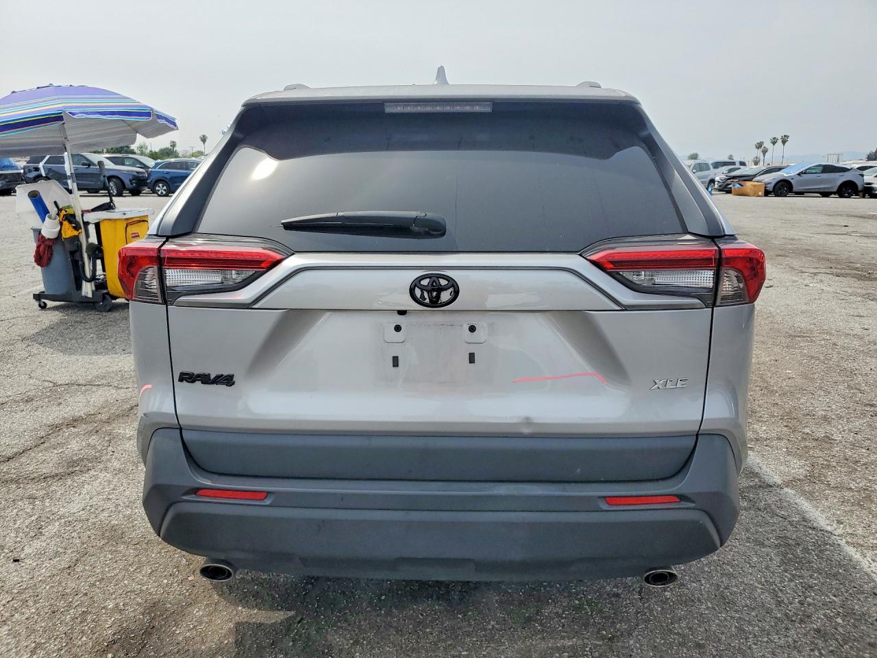 2022 TOYOTA RAV4 XLE photo 11