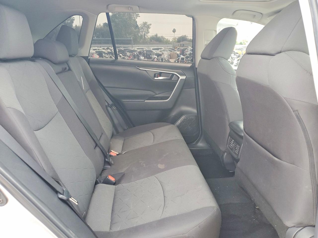 2022 TOYOTA RAV4 XLE photo 21