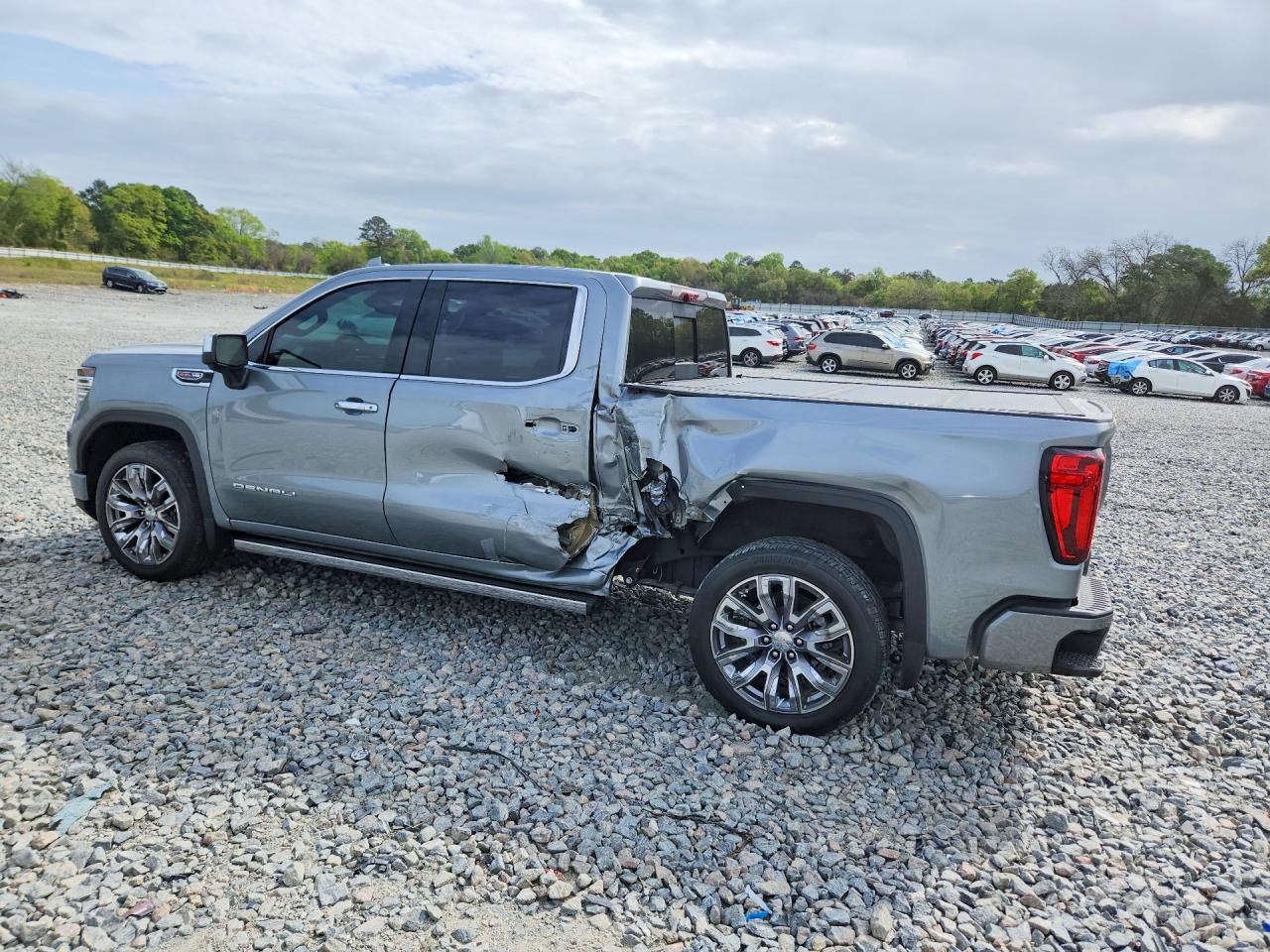 2025 GMC SIERRA K1500 DENALI photo 2
