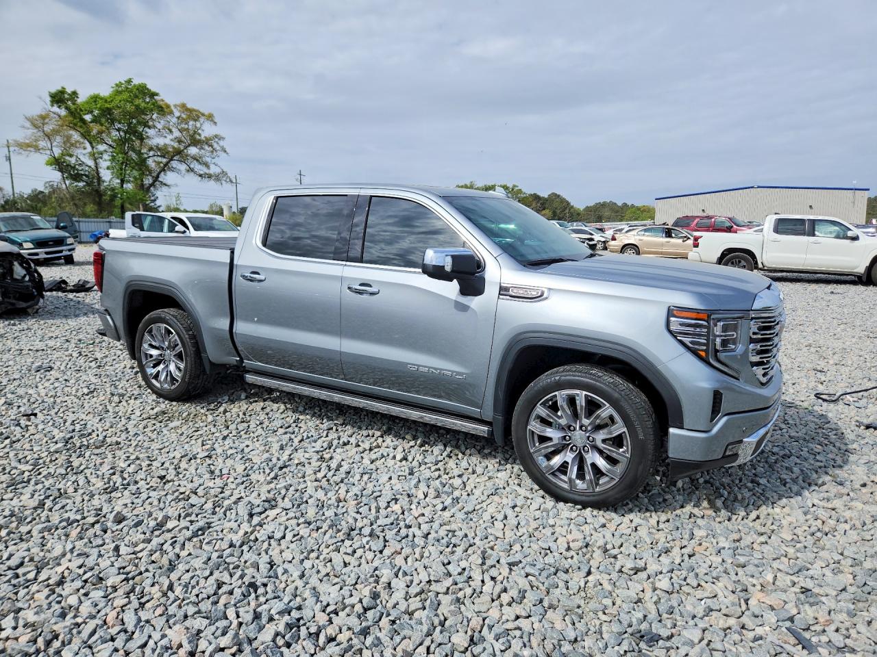 2025 GMC SIERRA K1500 DENALI photo 4