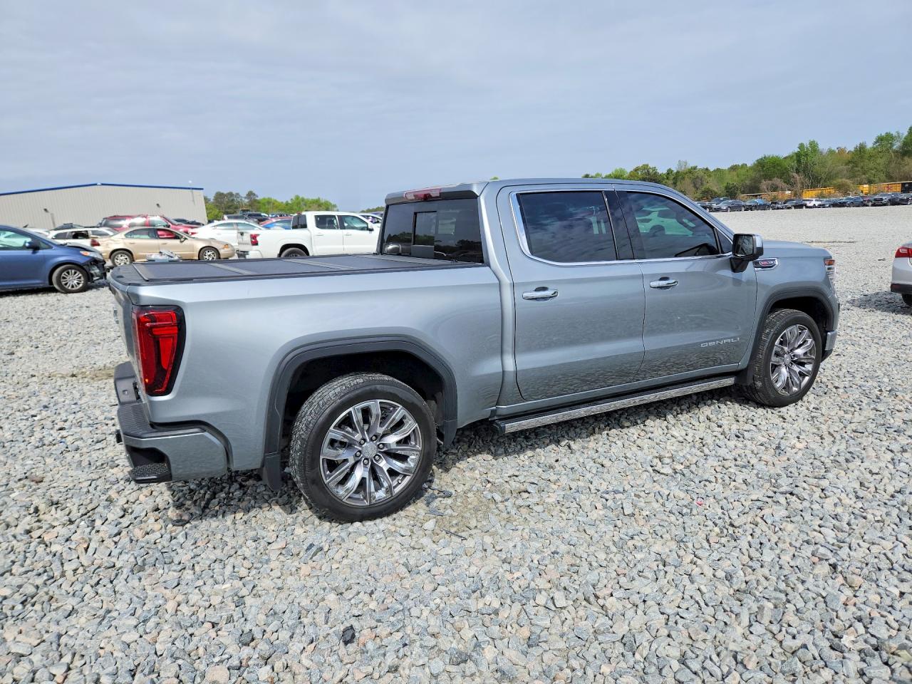 2025 GMC SIERRA K1500 DENALI photo 3