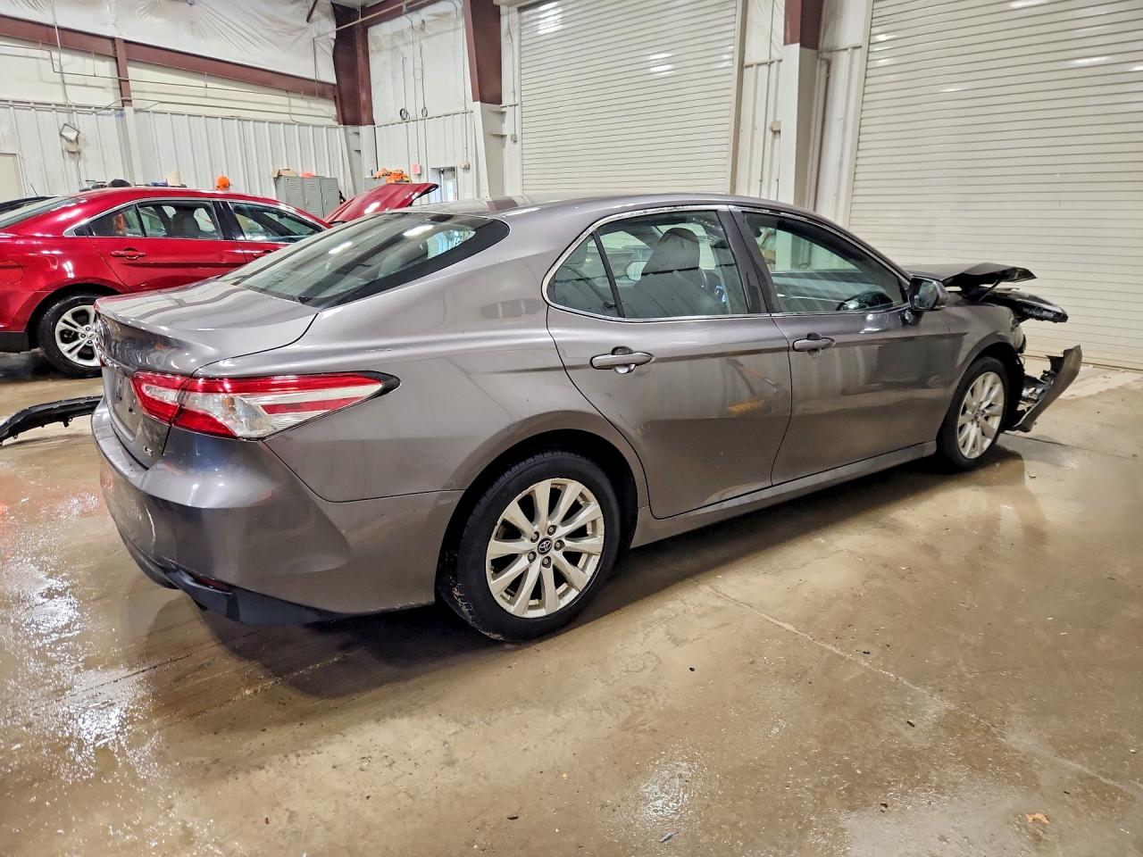 2018 TOYOTA CAMRY LE photo 5