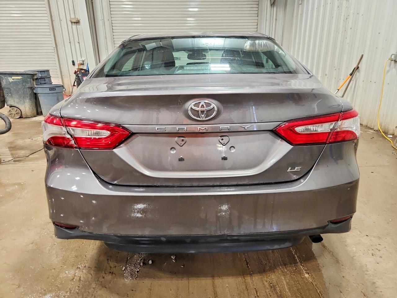 2018 TOYOTA CAMRY LE photo 11