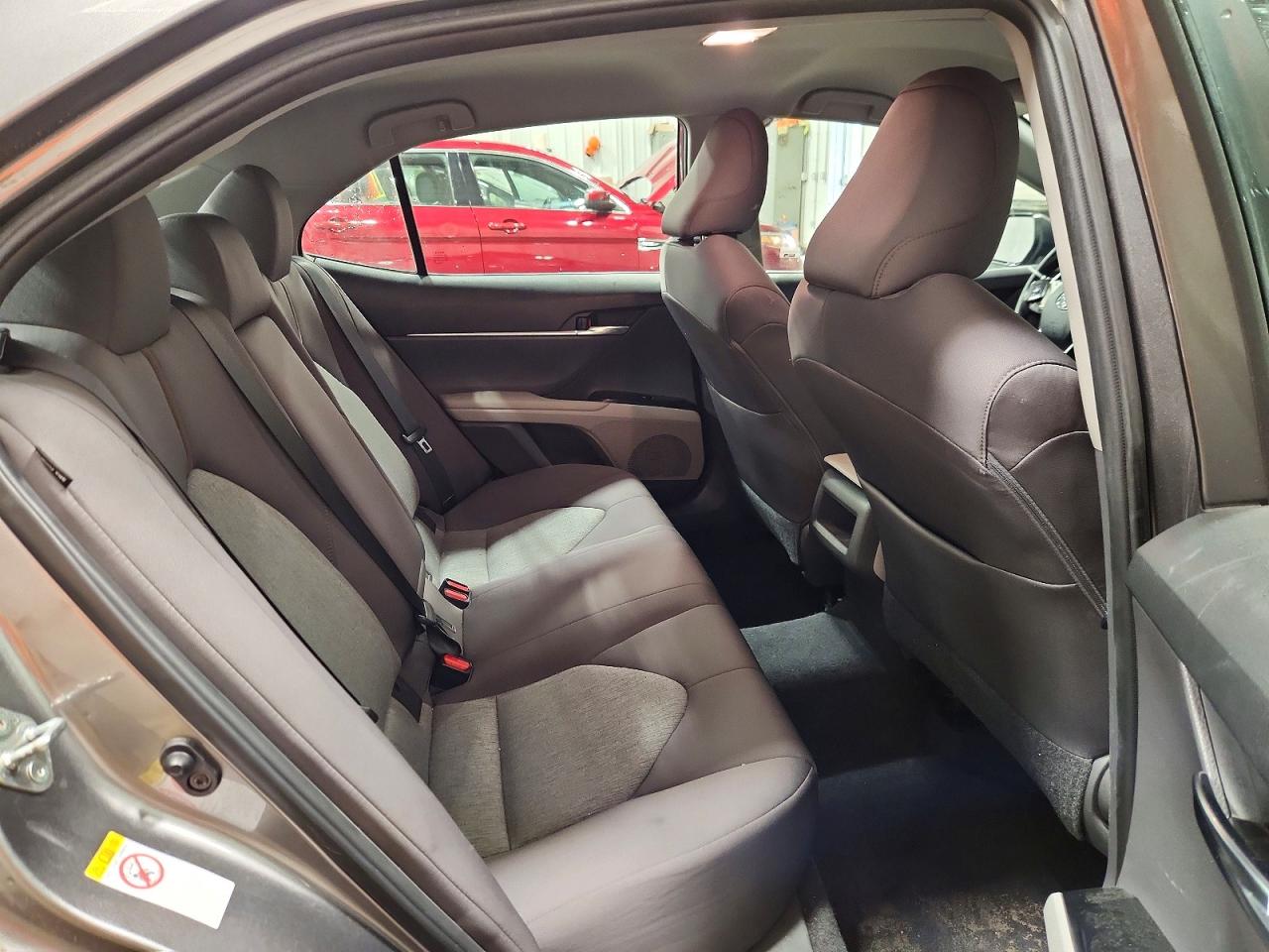 2018 TOYOTA CAMRY LE photo 19