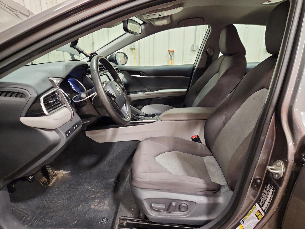 2018 TOYOTA CAMRY LE photo 13