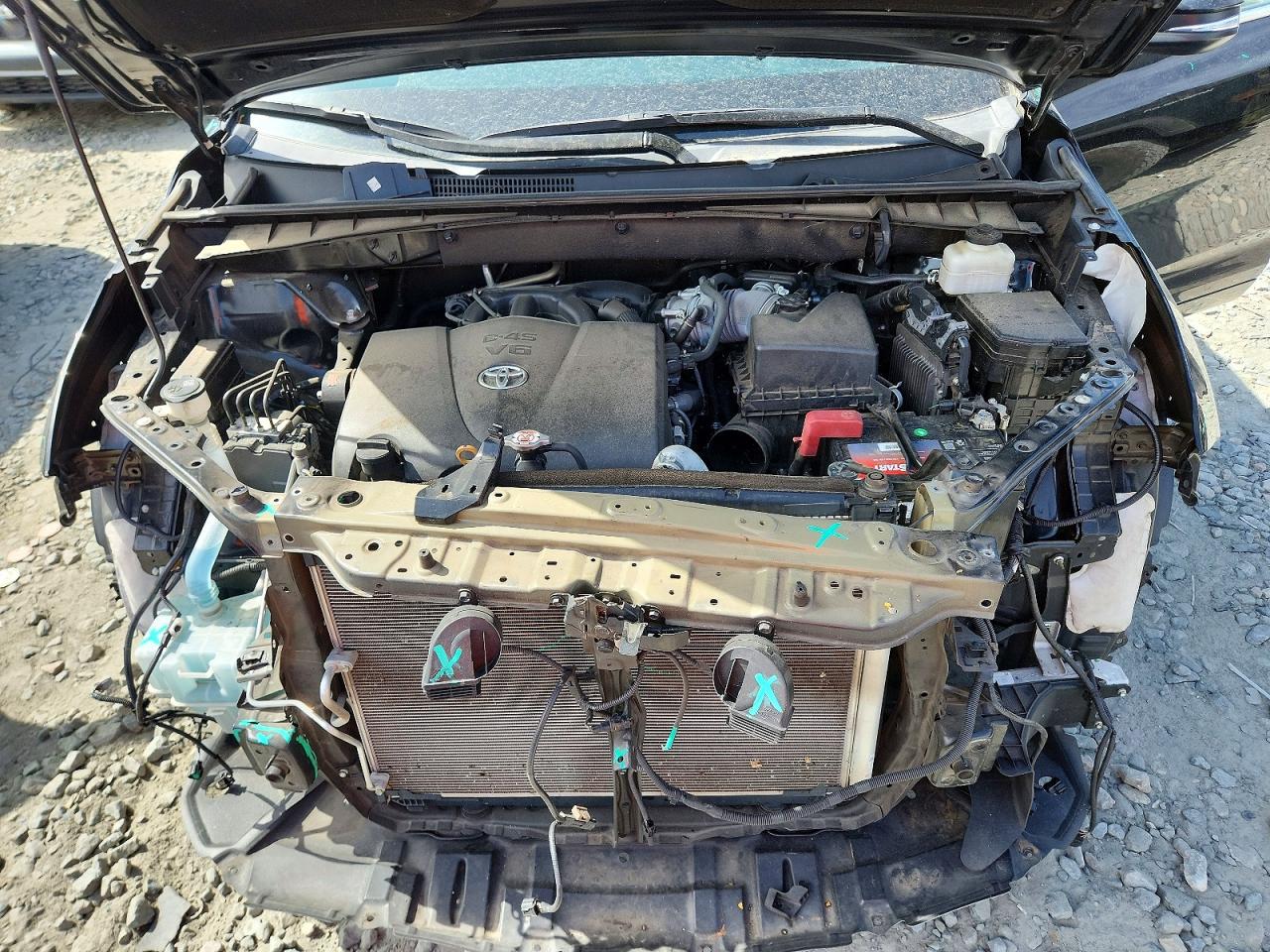 2018 TOYOTA HIGHLANDER SE photo 12