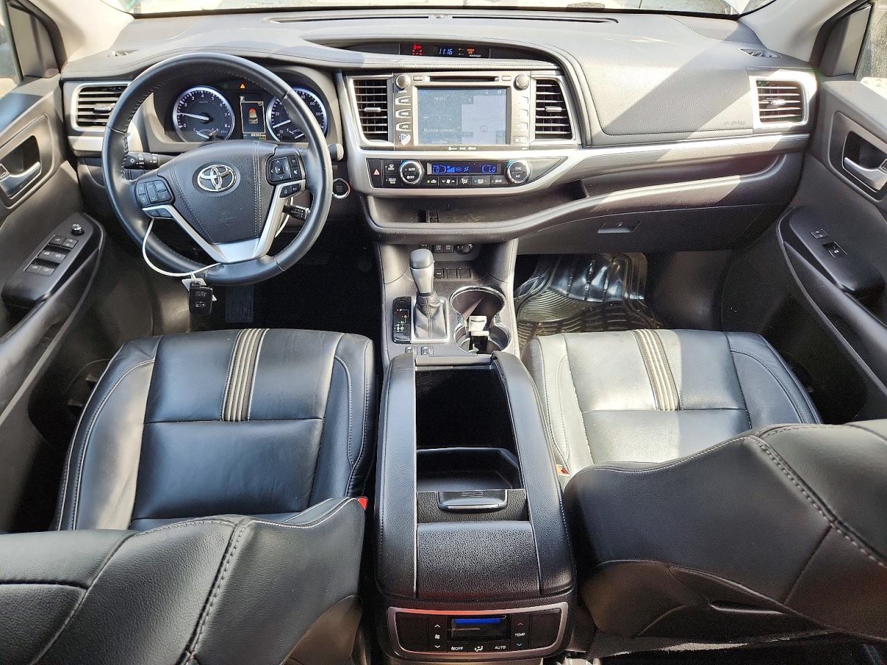 2018 TOYOTA HIGHLANDER SE photo 8