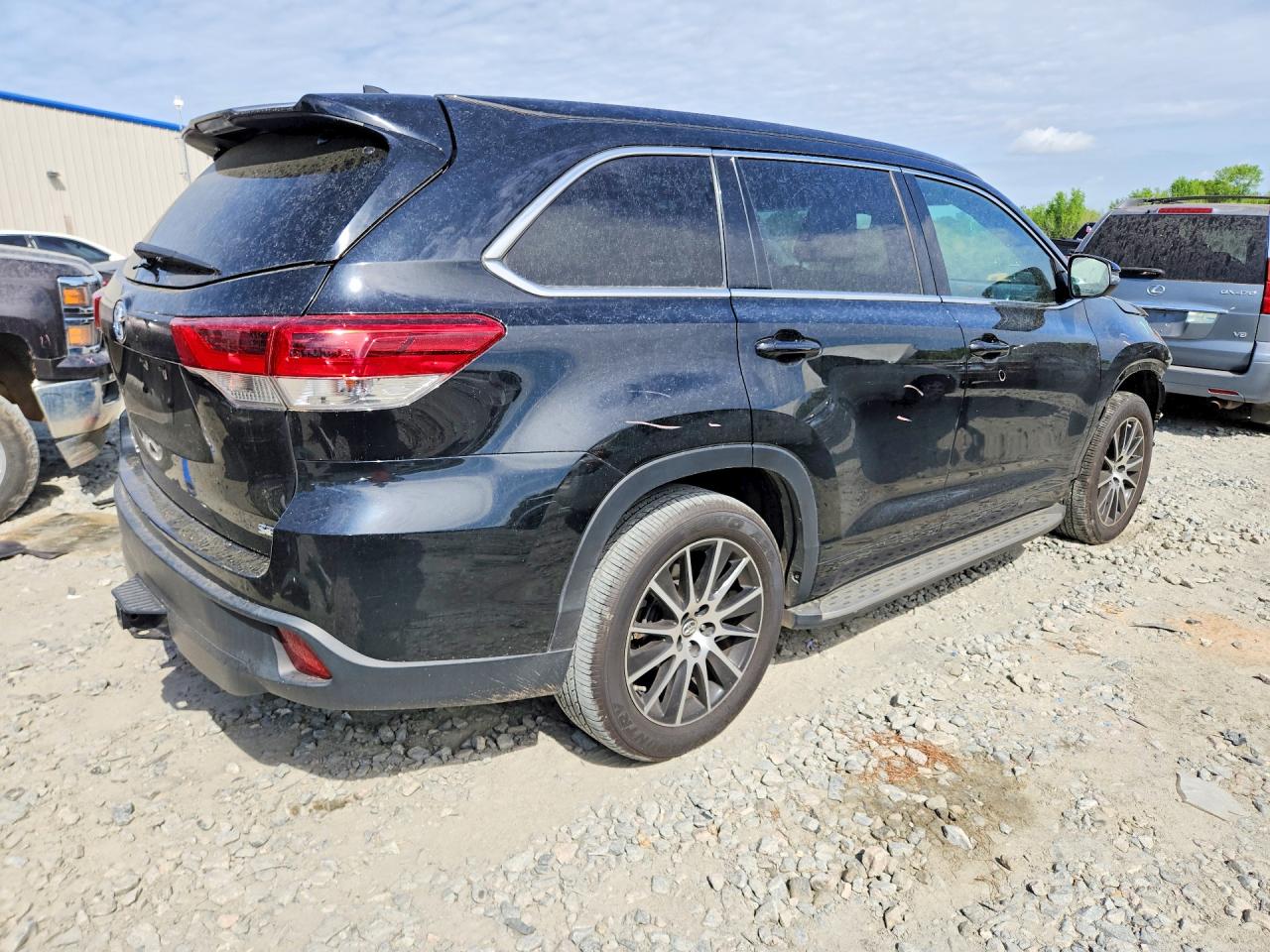 2018 TOYOTA HIGHLANDER SE photo 3