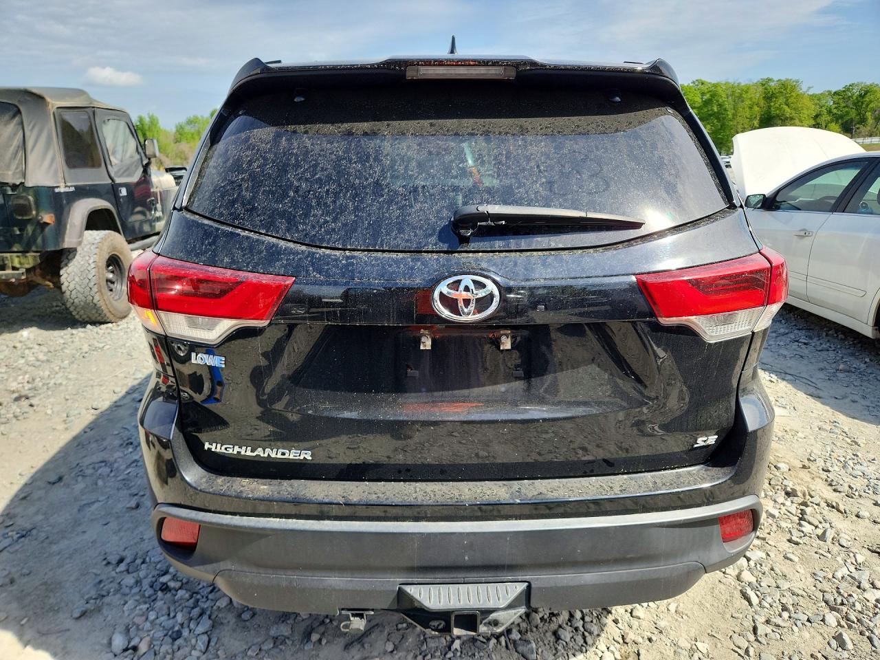2018 TOYOTA HIGHLANDER SE photo 6