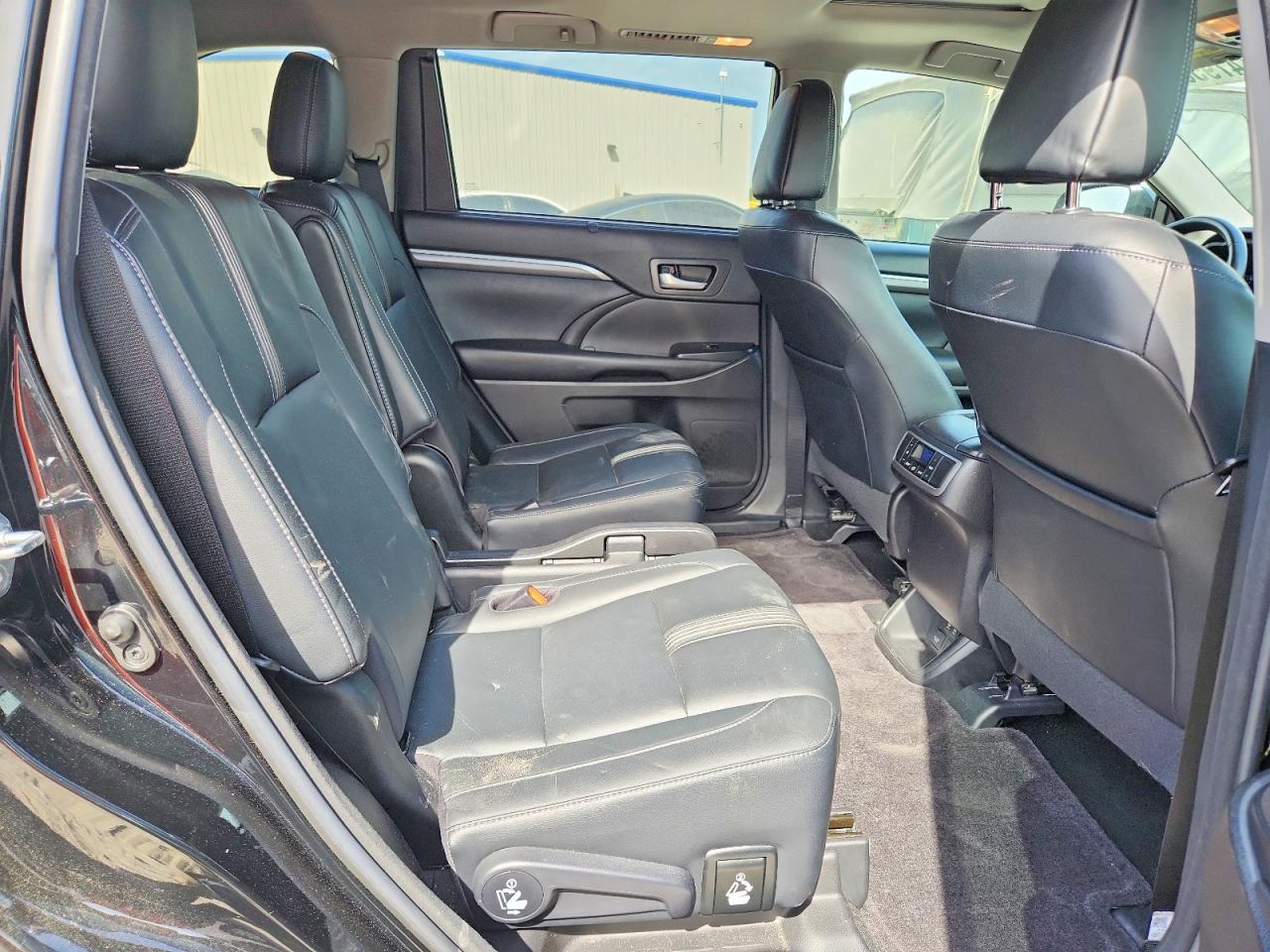 2018 TOYOTA HIGHLANDER SE photo 11