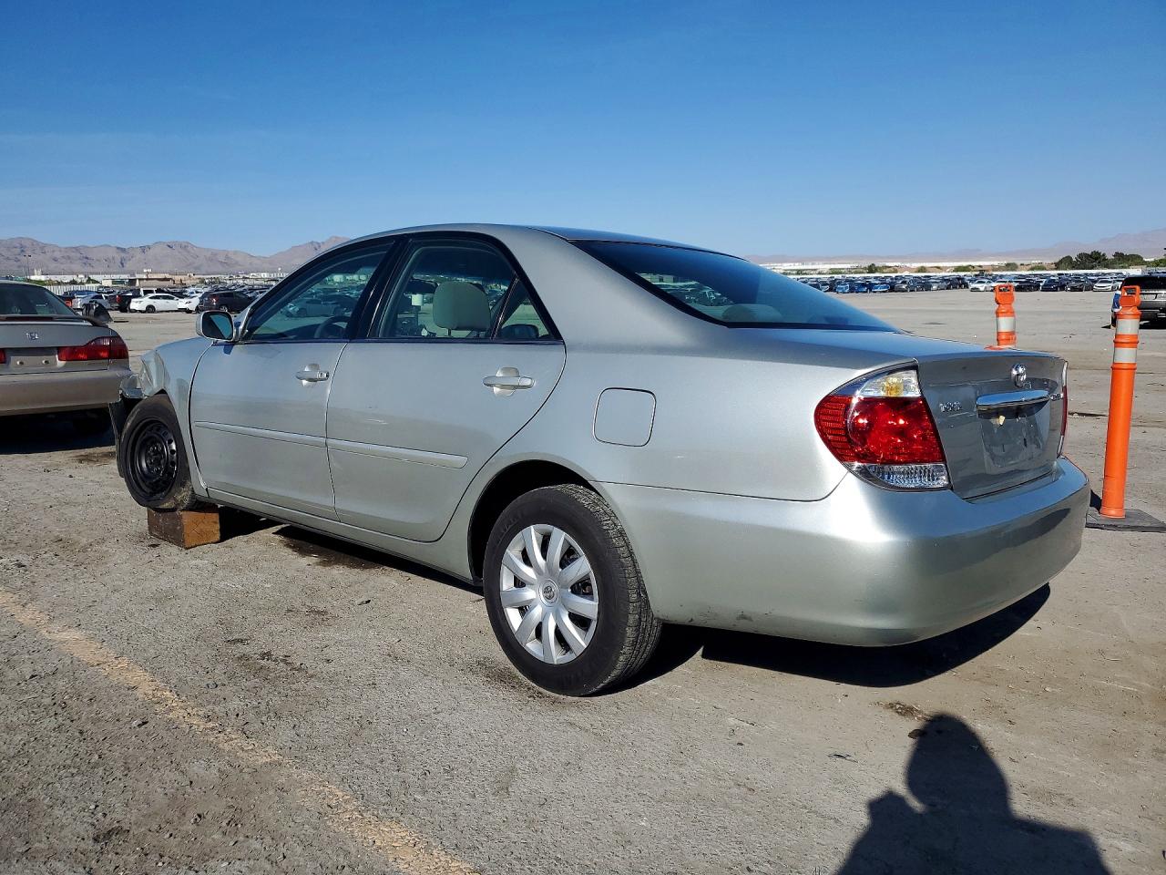 2005 TOYOTA CAMRY LE photo 4