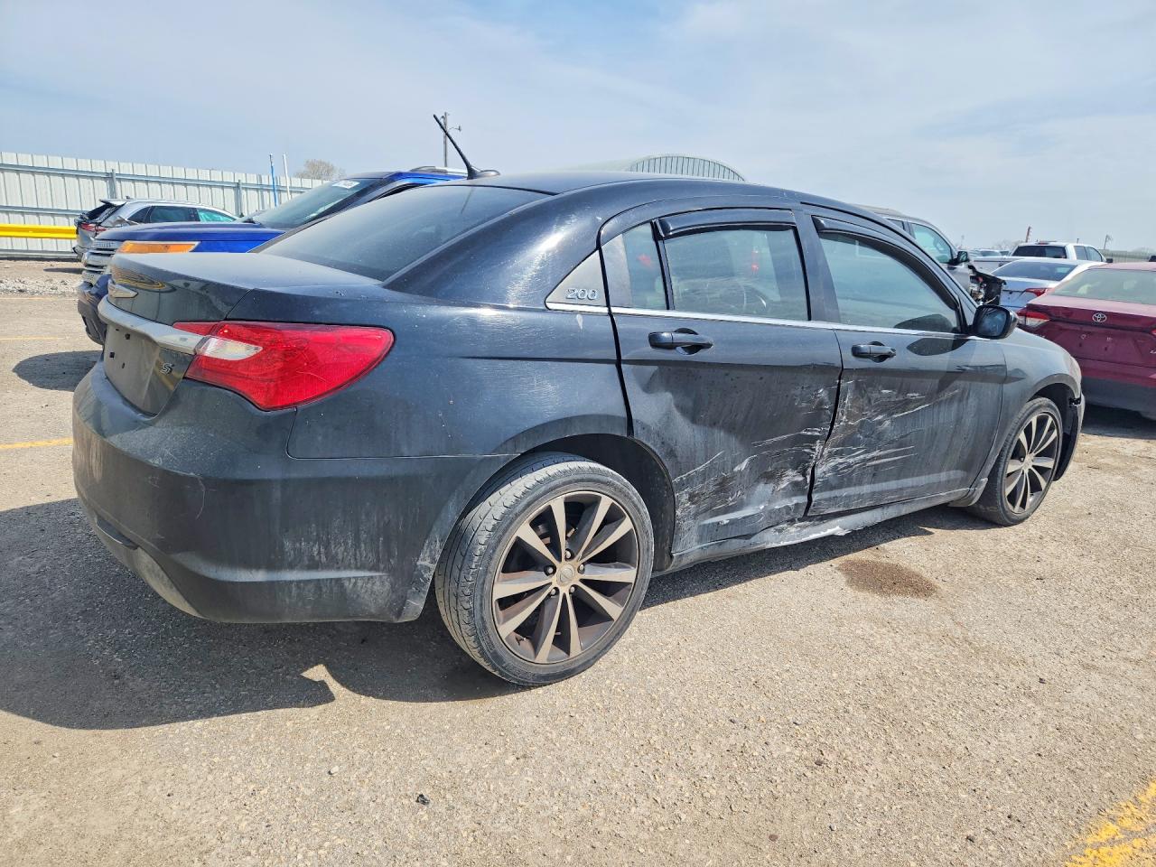 2013 CHRYSLER 200 LIMITED photo 5