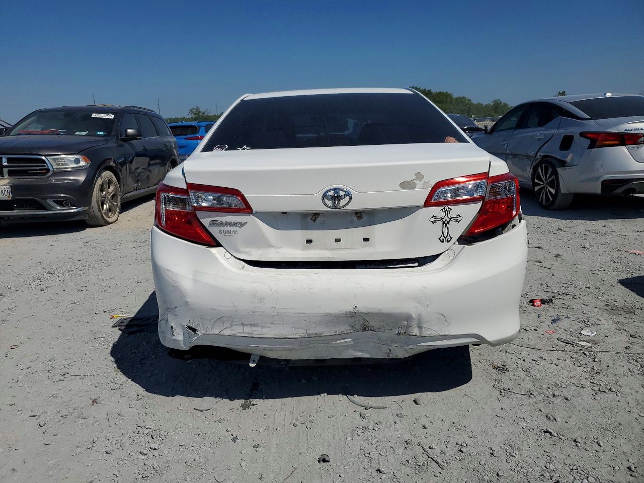 2014 TOYOTA CAMRY L photo 11