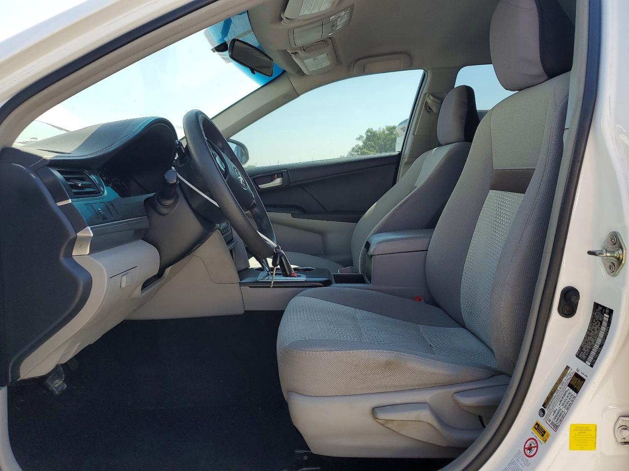 2014 TOYOTA CAMRY L photo 13