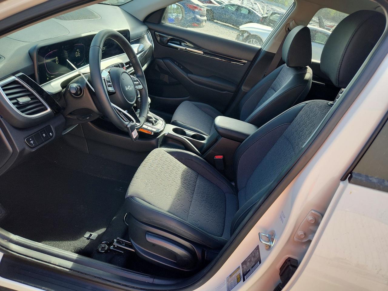 2025 KIA SELTOS S photo 13