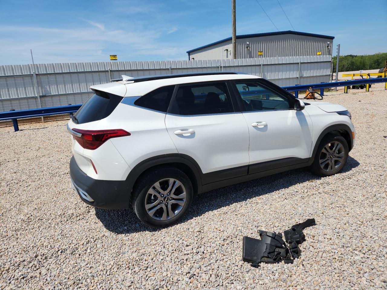 2023 KIA SELTOS S photo 5