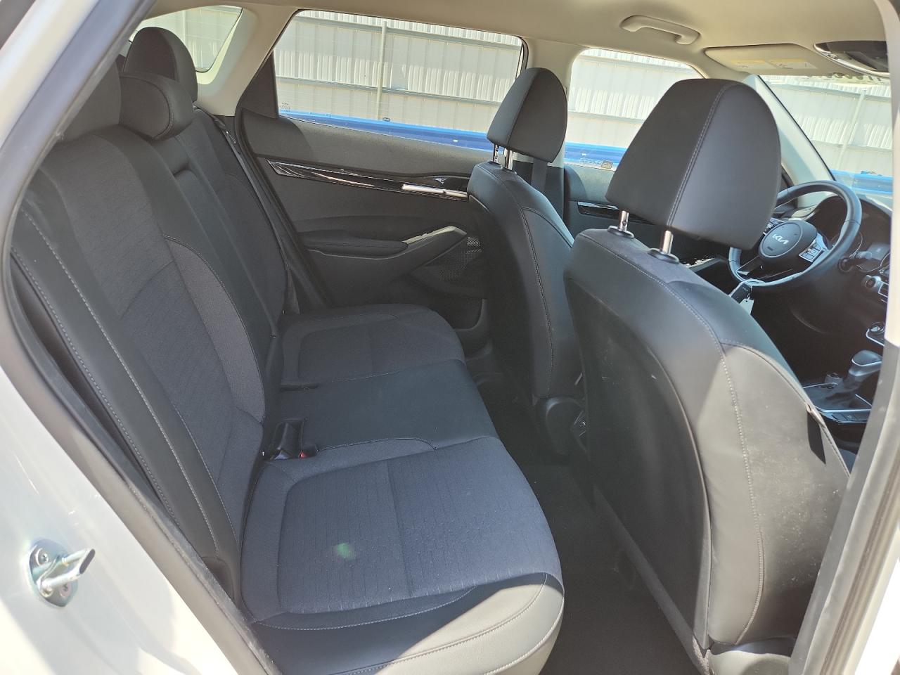 2023 KIA SELTOS S photo 21