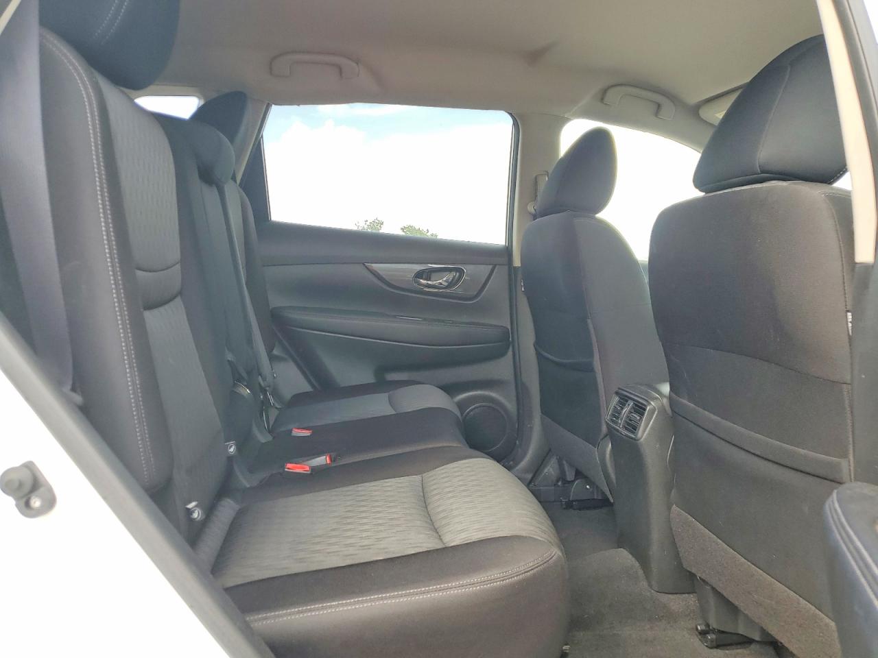 2020 NISSAN ROGUE SV photo 31