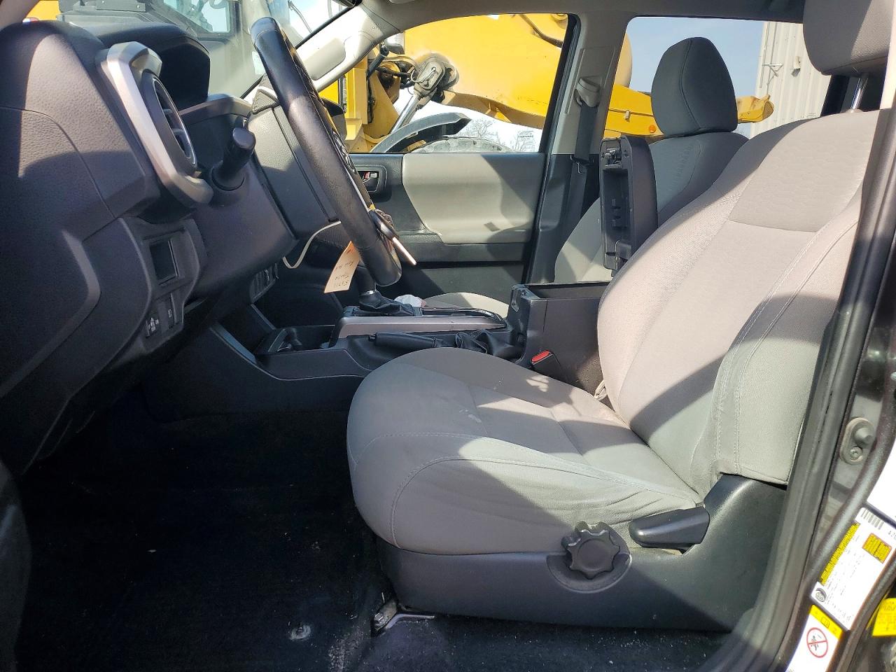 2019 TOYOTA TACOMA SR5 V6 photo 19