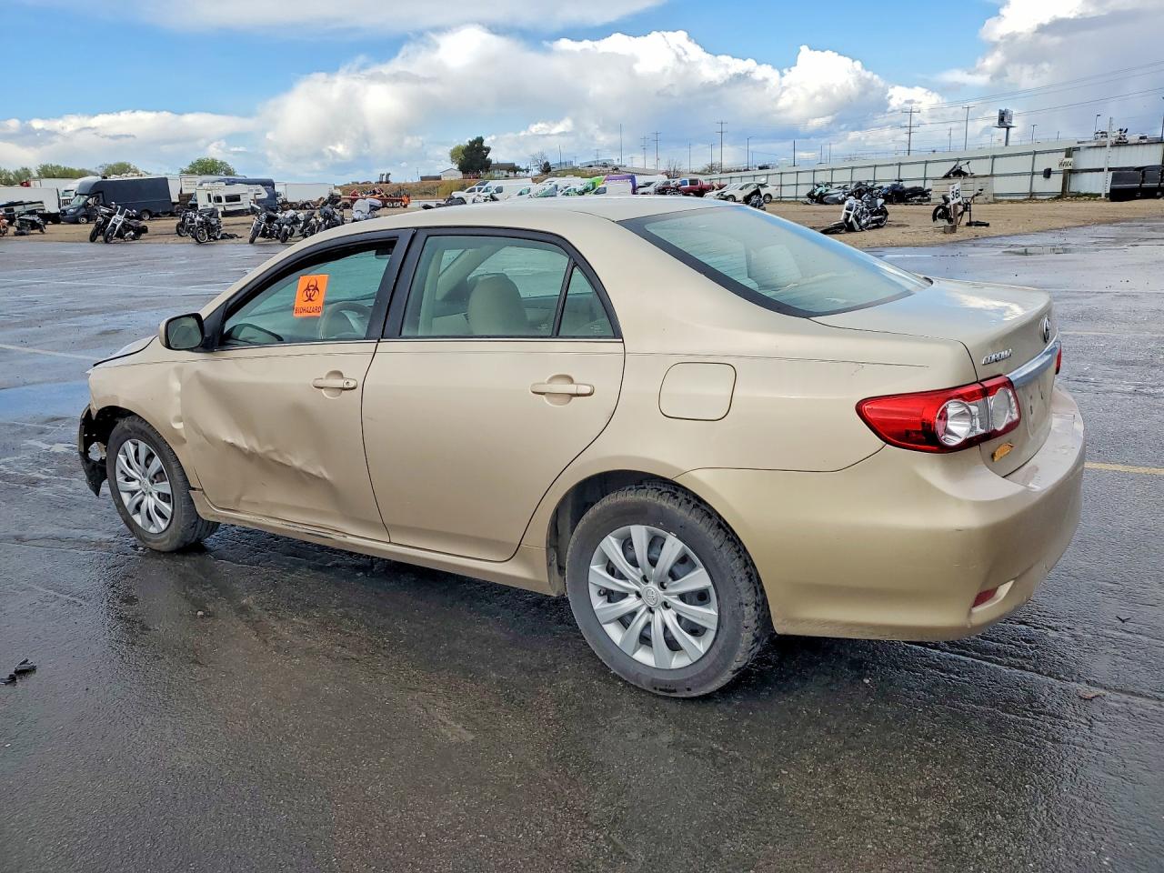 2013 TOYOTA COROLLA photo 4