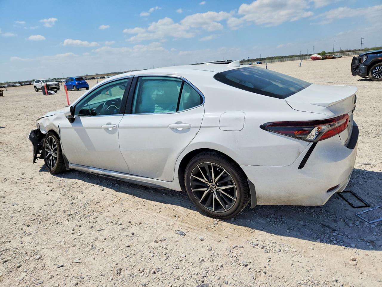 2024 TOYOTA CAMRY SE photo 3