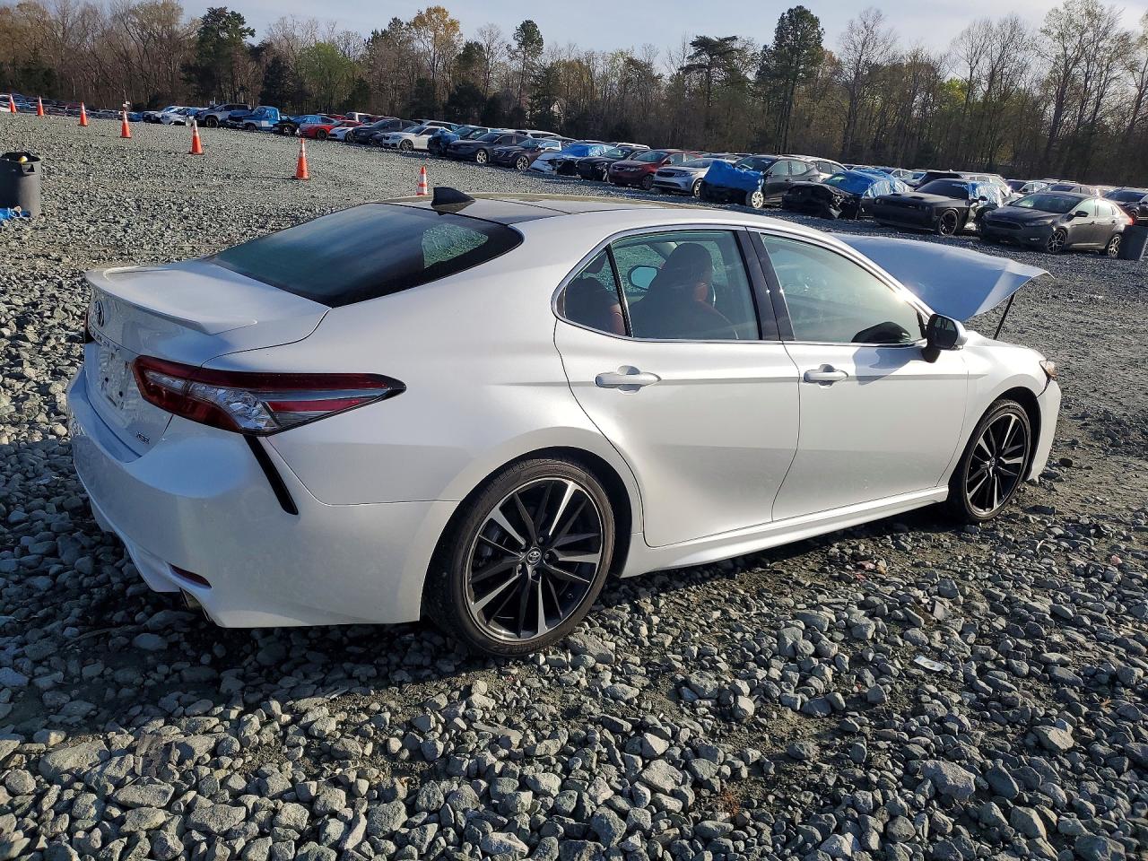 2019 TOYOTA CAMRY XSE photo 3