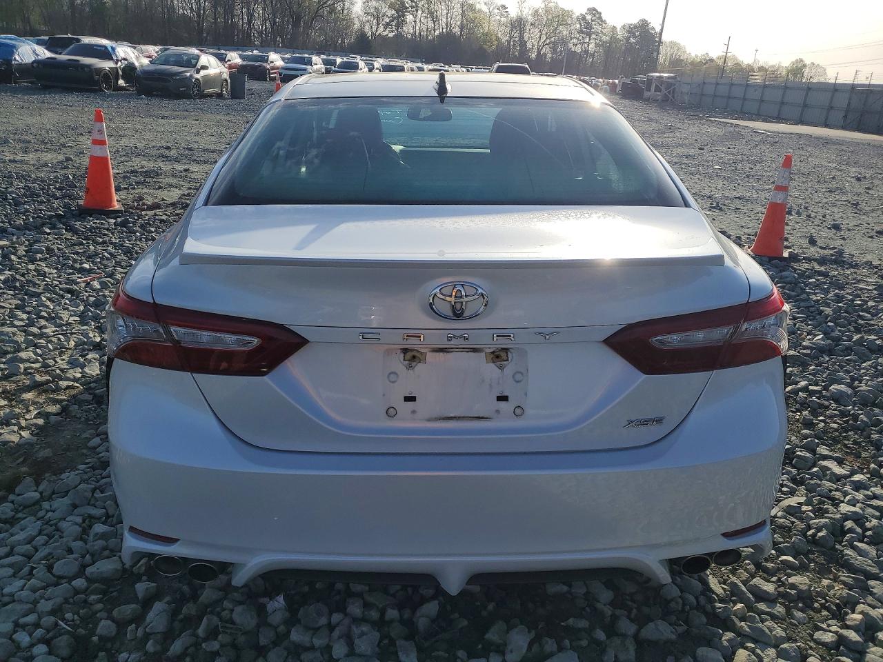 2019 TOYOTA CAMRY XSE photo 6