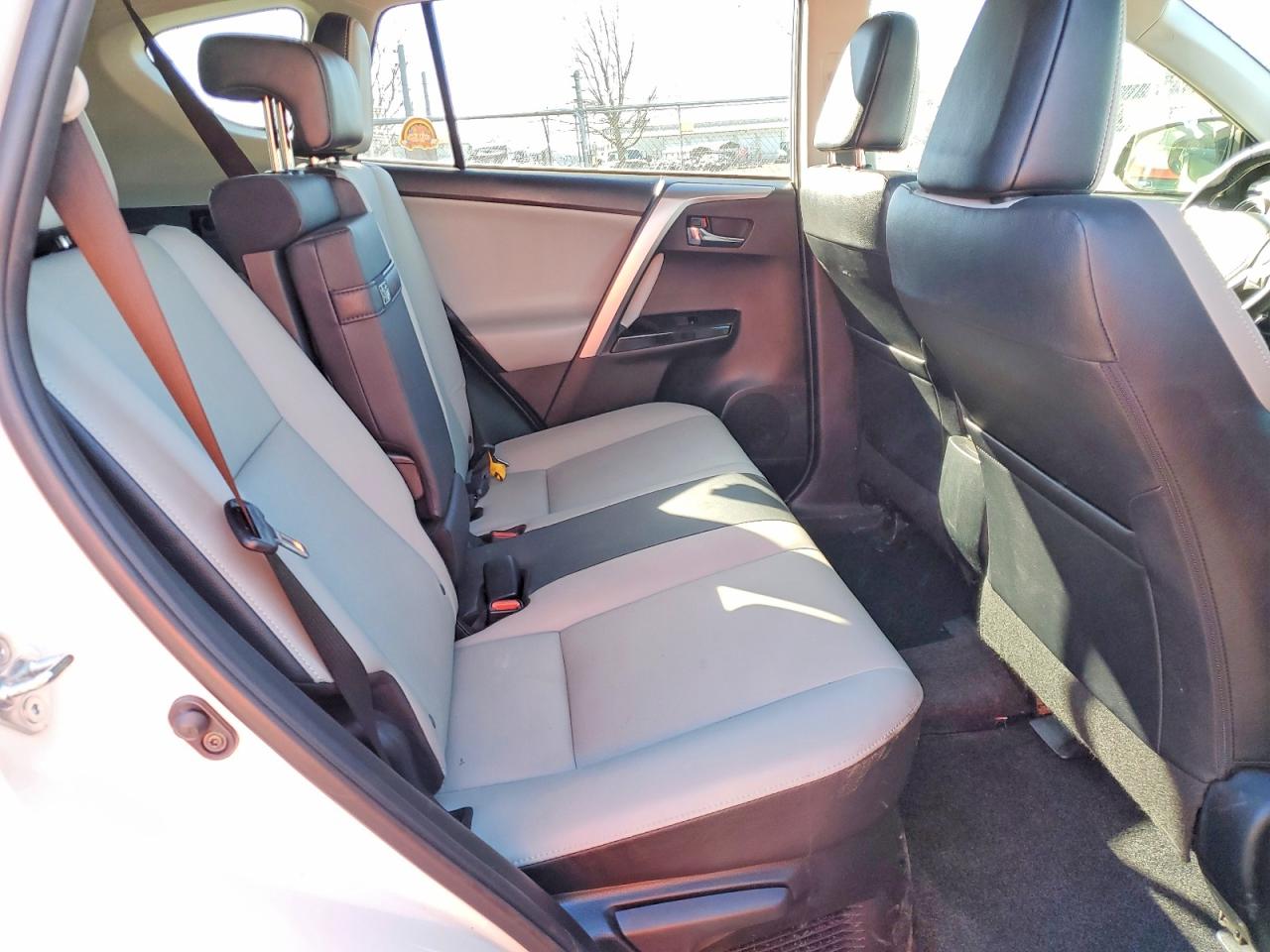 2017 TOYOTA RAV4 HV LIMITED photo 31